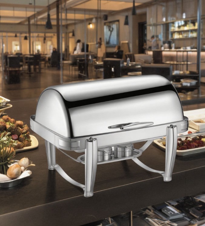 Khay hâm nóng thức ăn buffet dùng không gian khách sạn.