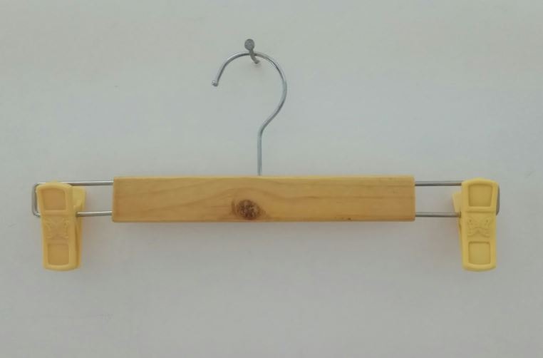 MÓC GỖ QUẦN ÁO CÓ KẸP NHỰA 