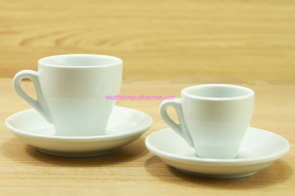 Tách sứ uống cà phê espresso